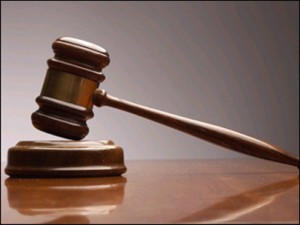 091223 gavel 405 300x225 Apple demanda a HTC por copiar sus pantentes